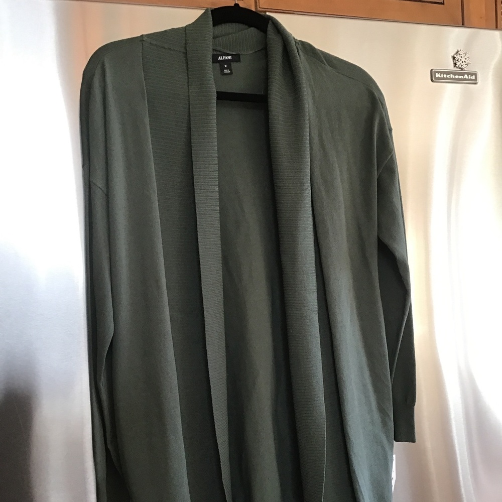 NWT Women’s Alfani bottomless mid thigh cardigan